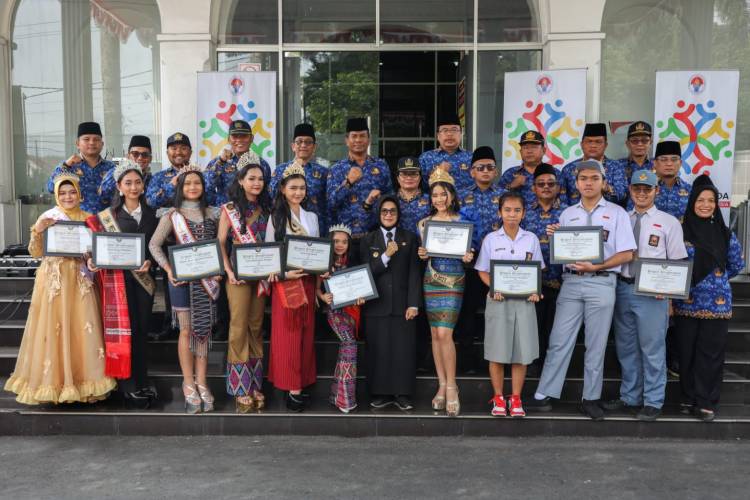 Upacara Peringatan HSP ke-95, Walikota Pematang Siantar Serahkan Penghargaan kepada Pemuda Berprestasi