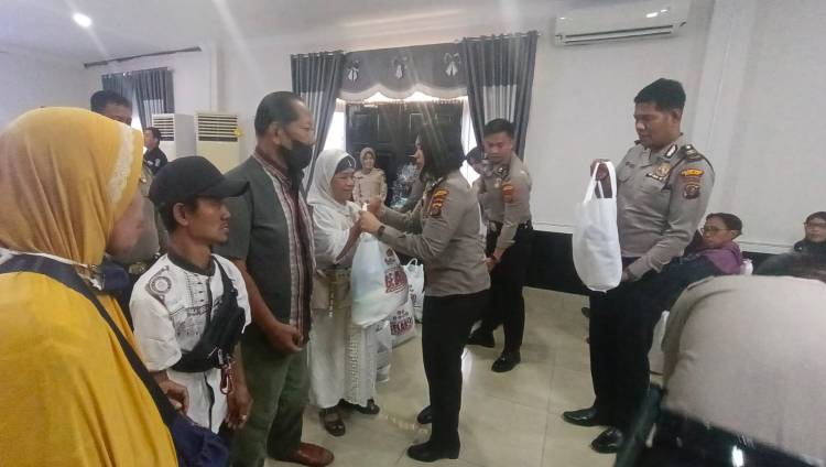 Alumni Akabri Tahun 1990 Gulirkan Bantuan Sembako kepada Warga Kurang Mampu di Polrestabes Medan