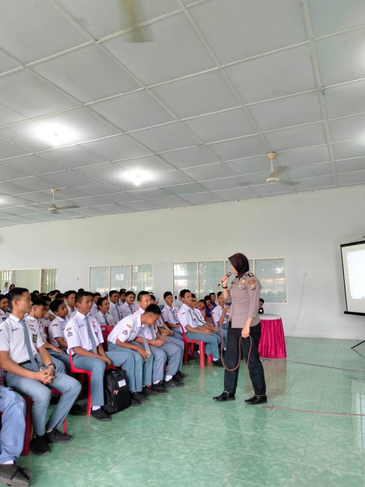 Cegah Kenakalan Remaja, Binmas Polrestabes Medan Penyuluhan di SMK Negeri I Percut Sei Tuan