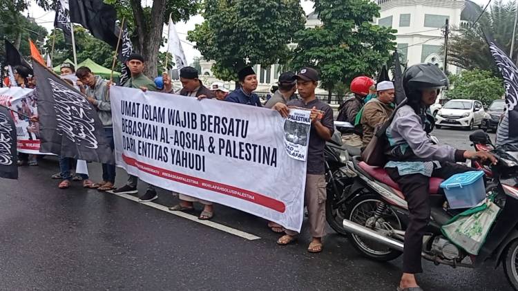 Polrestabes Medan Kawal Aksi Demo Massa Bela Palestina di Konsulat Amerika Serikat  