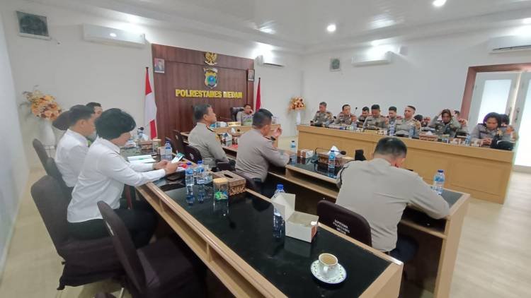 Wakapolrestabes Medan Hadiri Zoom Meeting Taklimat Awal Audit Kinerja ltwasda Polda Sumut Tahun 2023  