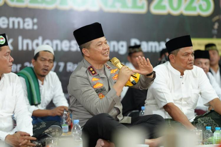 Kapolda Sumut Ajak Santri Bersinergi Jaga Persatuan Bangsa