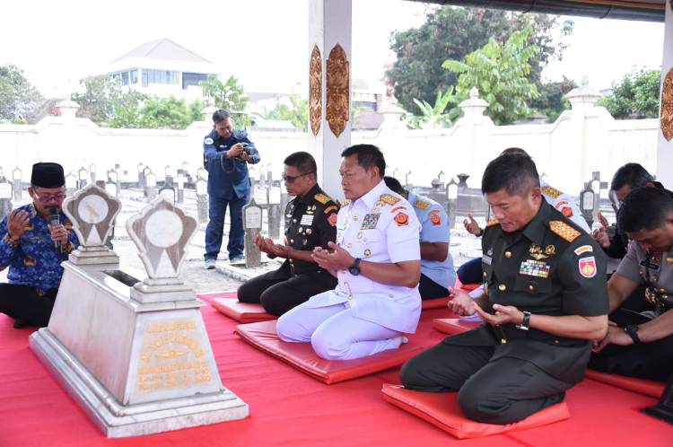  HUT ke-78 TNI, Panglima TNI Ziarah Ke Makam Jenderal Soedirman