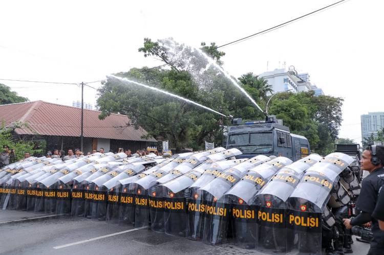 Siap Amankan Pemilu, Polda Sumut Gelar Simulasi Pengamanan di Kantor KPU