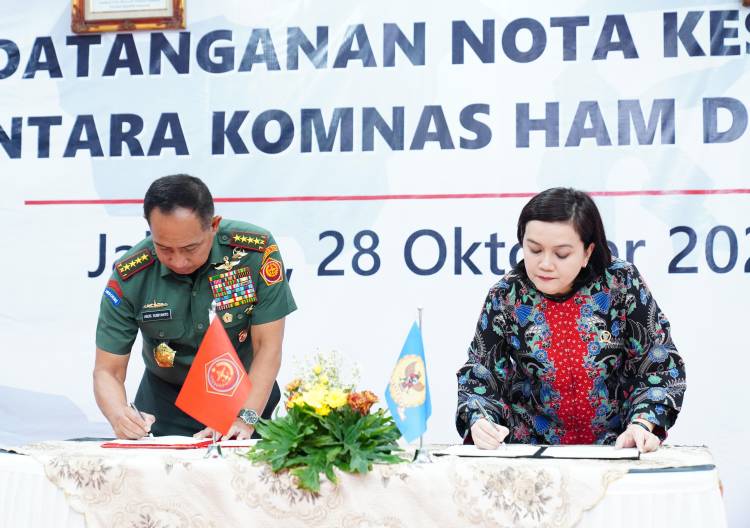 Panglima TNI dan Ketua Komnas HAM Tanda Tangani MoU untuk Peningkatan Kerjasama Pemajuan dan Perlindungan HAM