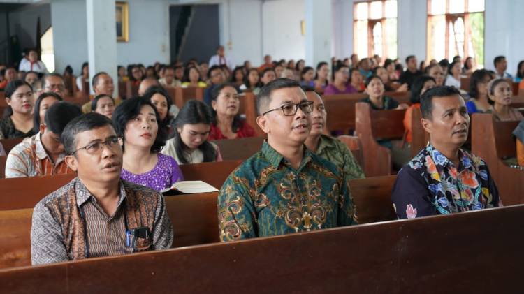 Ibadah di HKBP Soposurung, Pjs Bupati Toba Ajak Masyarakat Gunakan Hak Pilih pada Pilkada 27 November 2024