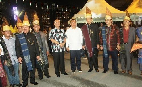 Malam Simalungun, Rondang Bintang Panggung Hiburan Rakyat Medan Pukau Ratusan Penonton