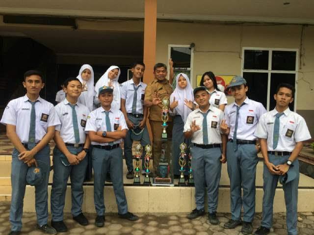 Tim SMA N 3 Medan Raih Sejumlah Juara Umum LKK Unimed