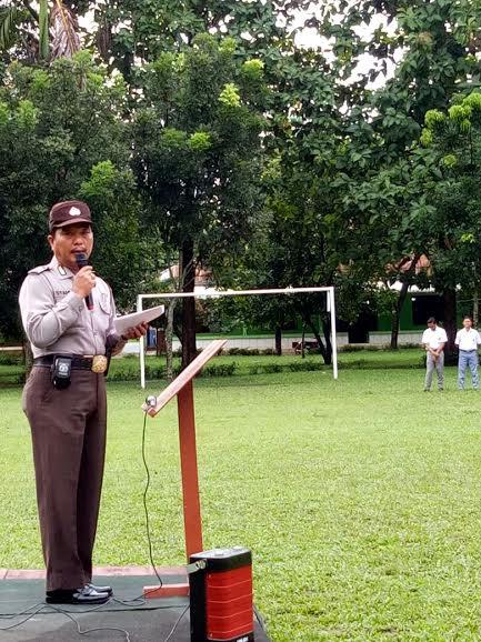 Bhabinkamtibmas Ingatkan Siswa Jauhi Narkoba dan Provokasi