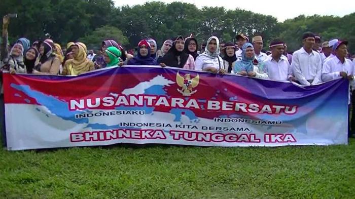 Ratusan Warga Ikuti Apel Nusantara Bersatu dan Tandatangan Dukung NKRI di Kain 50 Meter