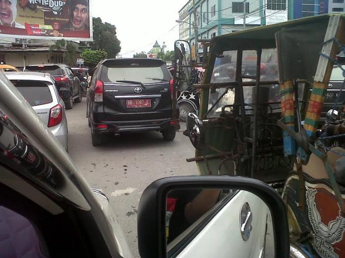 Lampu Lalu Lintas Mati, Jalan Gatsu Macet Parah