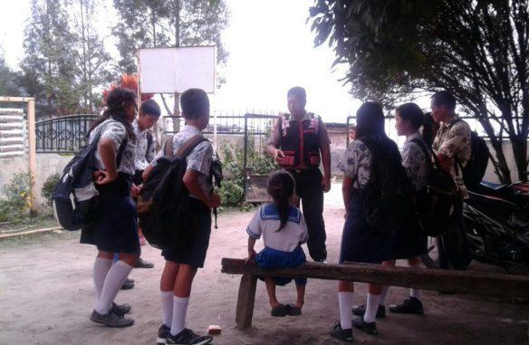 Dekatkan Diri Dengan Warga, Babhinkamtibmas Beri Pengarahan ke Pelajar