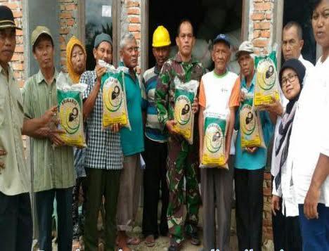 Babinsa Koramil 16/Binjai Utara Dampingi Pendistribusian Bibit Padi