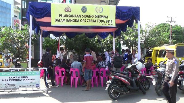 Operasi Zebra 2016, Puluhan Pelanggar Lalu Lintas Sidang Tilang di Pinggir Jalan