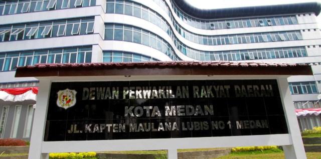 Paripurna AKD DPRD Medan Hujan Interupsi Kericuhan