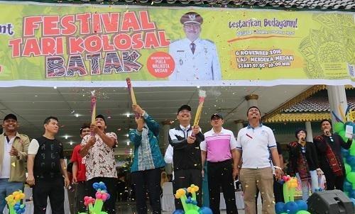 Walikota Medan Buka Festival Tari Kolosal Batak
