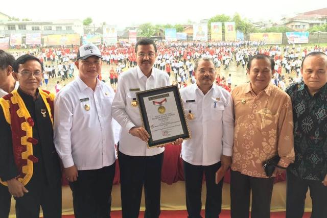 Tari Maena Nias Pecahkan Rekor MuRI