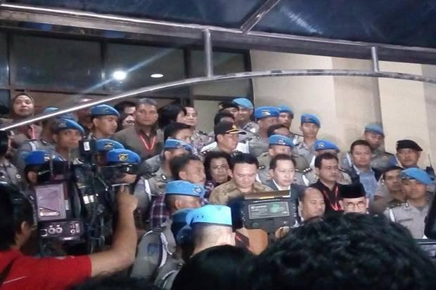 Delapan Jam Diperiksa Penyidik Bareskrim, Ahok Keluar Dengan Wajah Lesu
