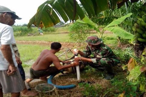 Babinsa Koramil 17/Binjai Timur Bantu Petani Buat Sumur Bor