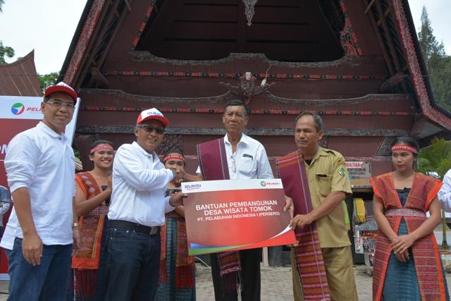 Peresmian Desa Wisata Tomok Danau Toba, Pelindo 1 Serahkan Bantuan