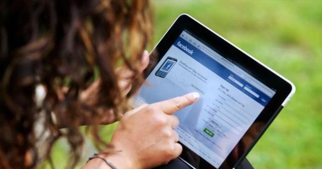 Penting Buat Orangtua, Anak Anda Lambat Bicara, Mungkin Gadget Adalah Penyebabnya