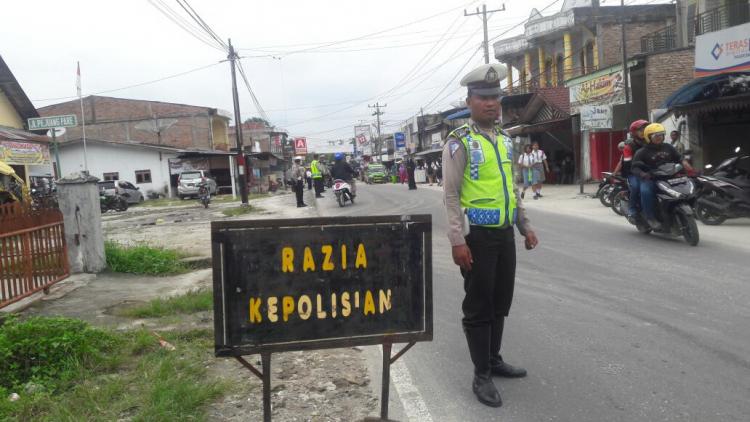 Polsekta Tanah Jawa Gelar Razia Ops Zebra Toba 2017, Puluhan Pelanggar Ditilang