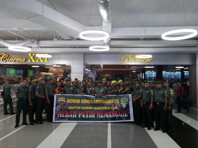 Melalui Nobar Film MPM, Kodim 0209/LB Bangkitkan Rasa Nasionalisme dan Patriotisme Para Generasi Bangsa