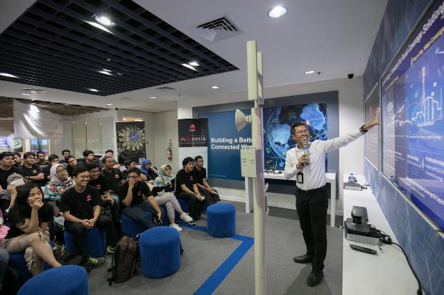 Huawei Experience Day Ketiga Tandai Rampungnya Program SmartGen 