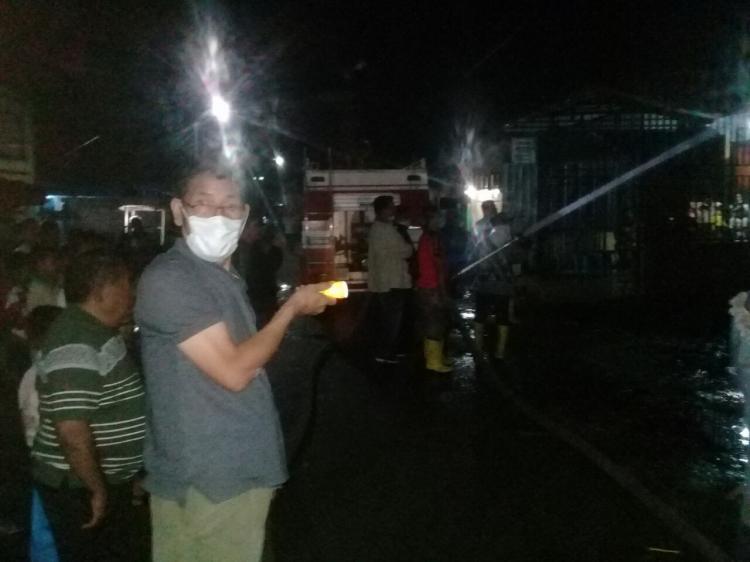 Diduga Akibat Korsleting, Toko UD Desri Tani Terbakar