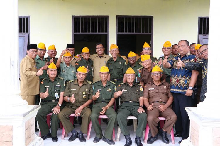 Wakil Walikota Binjai Serahkan Bantuan untuk Veteran