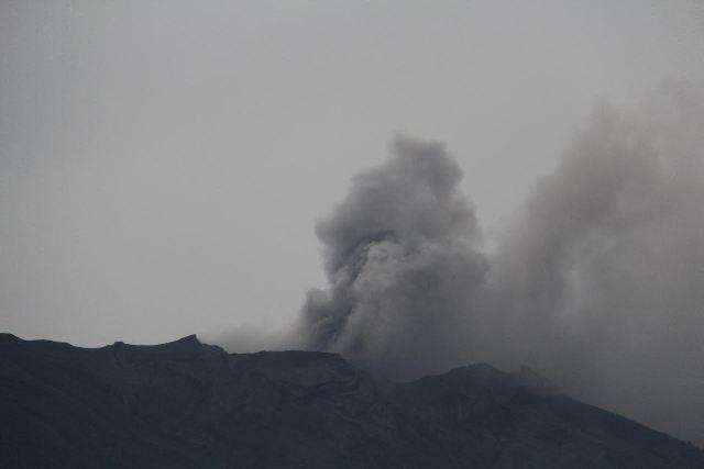 Gunung Agung Meletus, Sebagian Wilayah Bali Berselimut Asap Tebal Setinggi 700 Meter