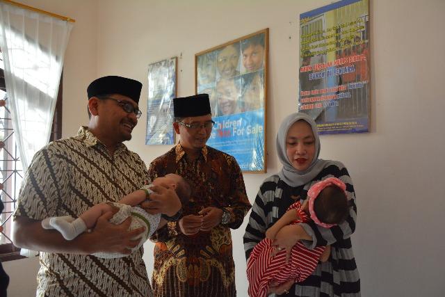 PT Pelindo 1 Serahkan CSR ke Panti Asuhan Bayi