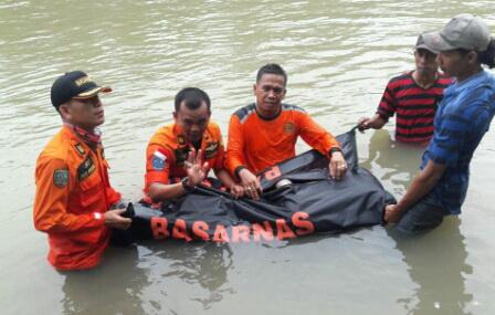 Terseret Arus, Kakek Ini Ditemukan Tewas Tersangkut di Batu Sungai