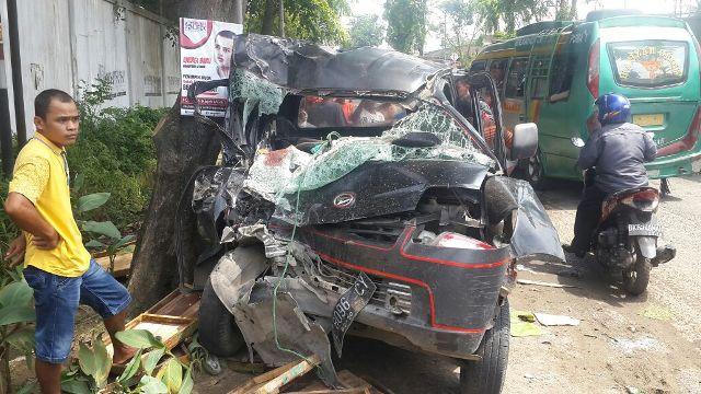 Bus Sejahtera Kontra Mobil Pick Up di Tanjung Morawa, Sopir Alami Luka-Luka