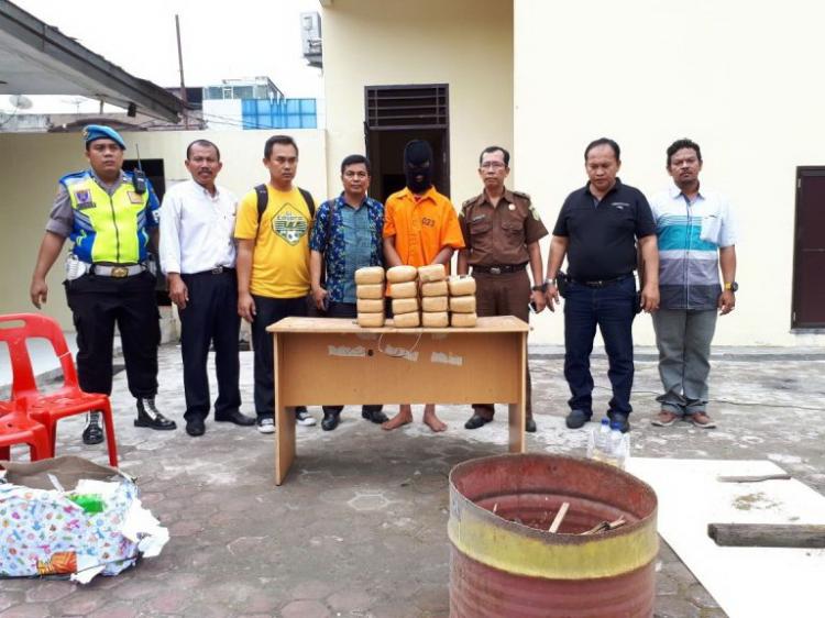 Barang Bukti Ganja Hasil Tangkapan Polsek Medan Baru Dimusnahkan