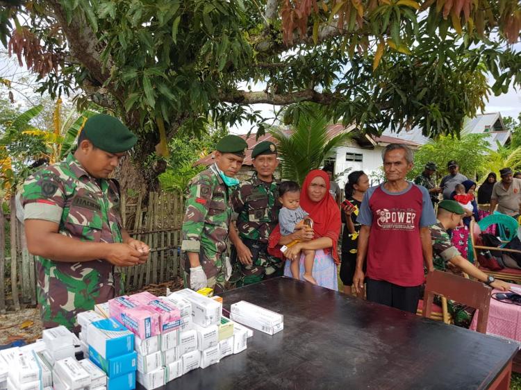 TNI dan SPI Bangun 80 MCK di Pengungsian Donggala
