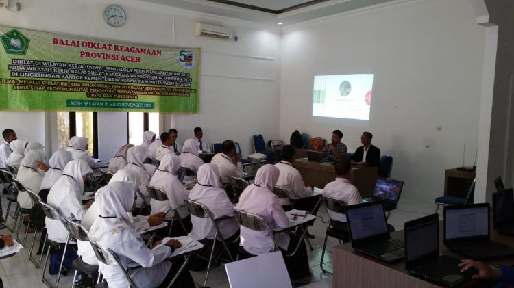 Guru Madrasah se-Aceh Selatan Dibekali Teknis Pengelolaan Perpustakaan