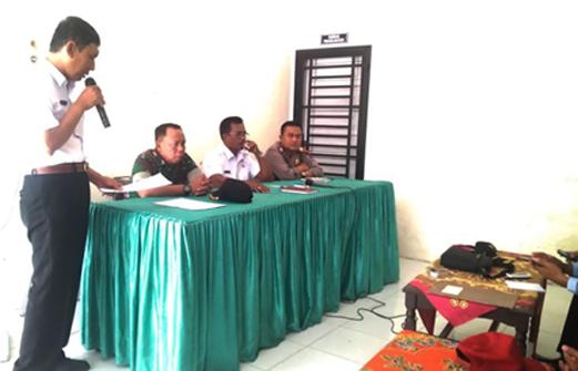 Jelang Pilpres 2019, Babinsa Koramil 08/RP Lakukan Komsos dengan Warga