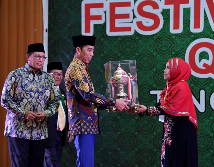 Tutup Festival Qasidah Nasional, Presiden Jokowi Lantunkan Lagu Deen Assalam