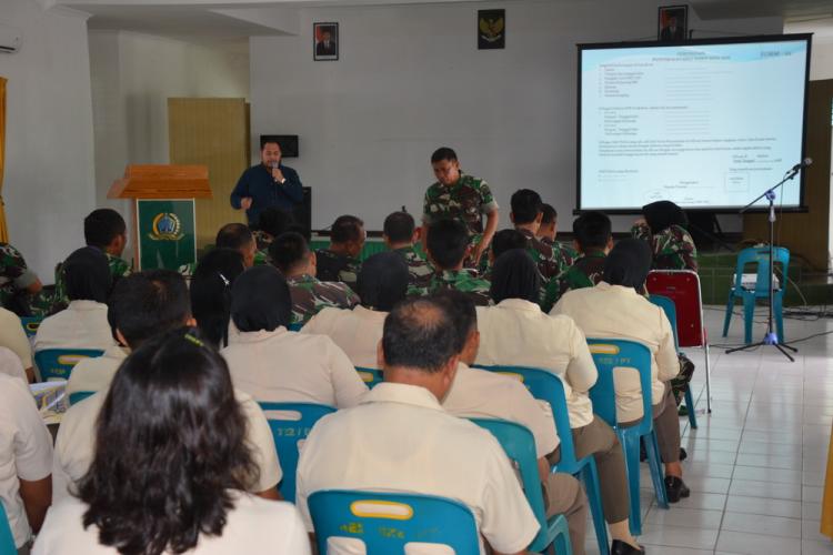 Ciptakan Lingkungan Nyaman dan Bersih, TNI dan Polri Laksanakan Karya Bakti