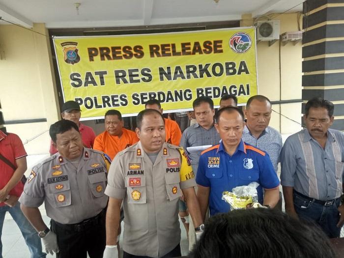 Dua Pengedar Sabu Diringkus Polres Sergai, Pelaku Terima Timah Panas di Kakinya