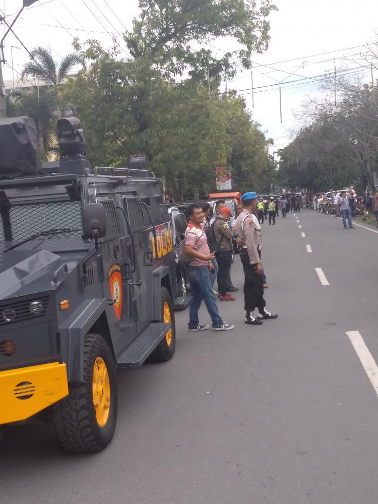 Pasca Ledakan Bom, Polisi Siapkan Pasukan Tempur dan Rantis Buru Pelaku