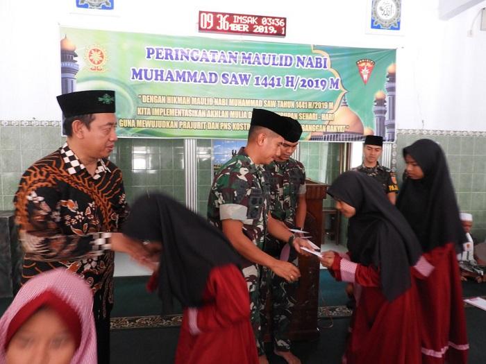 Peringatan Maulid Nabi, Danyonarmed 12/ Divif 2 Kostrad Santuni Anak Yatim