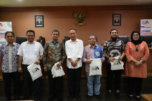 Sekda Kota Medan Jadi Narasumber Seminar Nasional yang Digelar Ikatan Alumni ITB Sumut