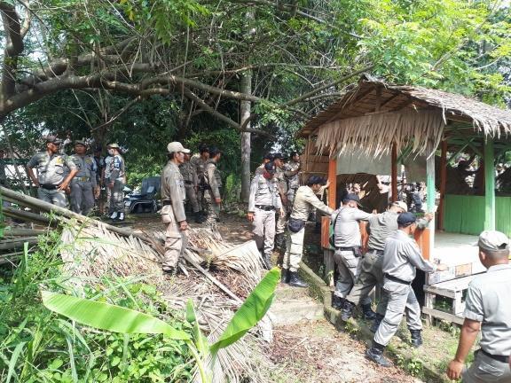 Resahkan Masyarakat, Warung Remang-Remang di Marelan Dibongkar Satpol PP Kota Medan 