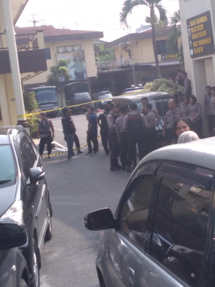 Sempat Beli Bubur, Begini Sekilas Penampakan Pelaku Bom Bunuh Diri di Polrestabes Medan