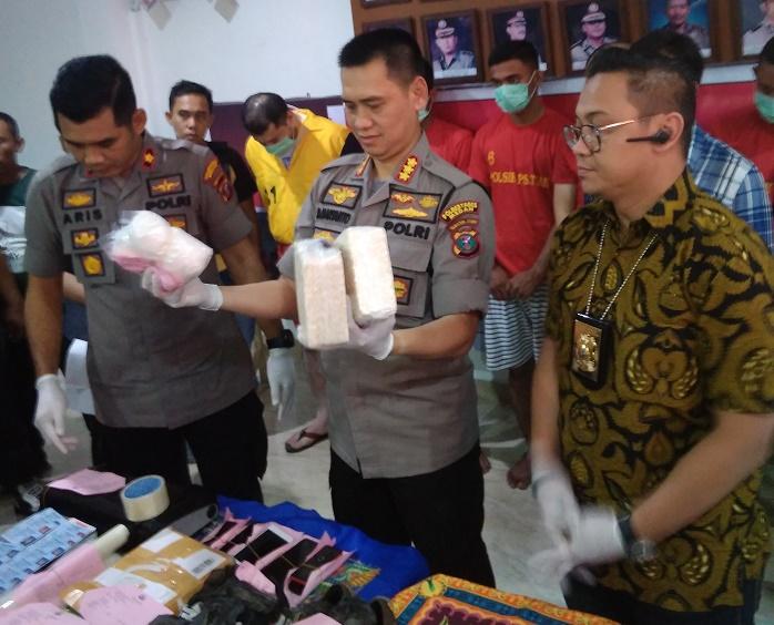Polrestabes Medan Bongkar 7 Pelaku Jaringan Narkotika Internasional dari Hotel di Jalan Sunggal