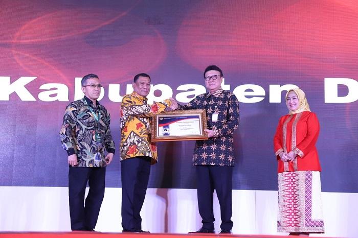 Pemkab Deli Serdang Terima Penghargaan Pelayanan Publik dari Kemenpar RB