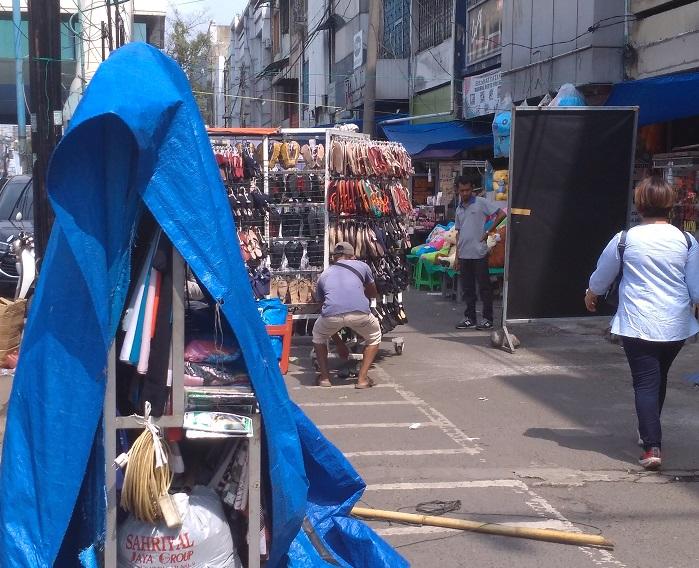 Warga Resahkan PKL Yang Masih Tetap Berjualan di Jalan Gatot Subroto Medan