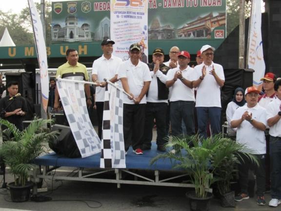 Plt Walikota Turut Lepas Peserta Fun Bike dan Fun Walk HUT Bank Sumut